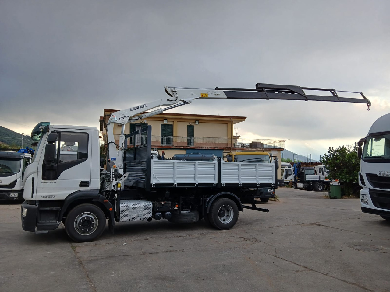 Crane truck, Tipper IVECO EUROCARGO 140-250: picture 40