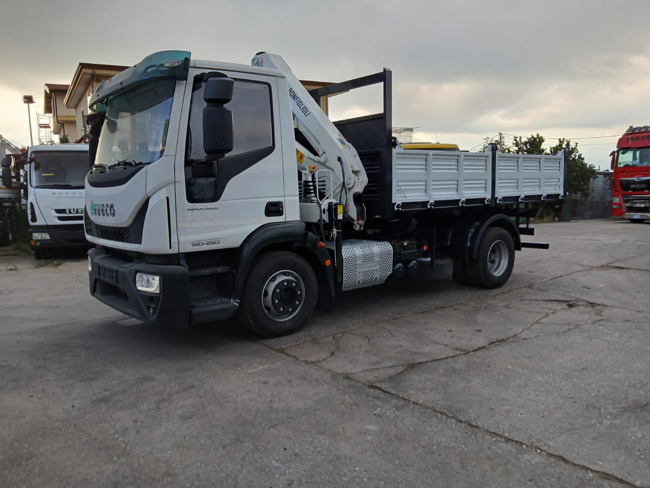 Crane truck, Tipper IVECO EUROCARGO 140-250: picture 15
