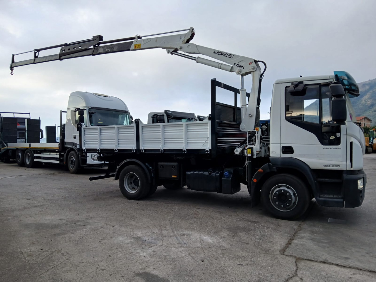 Crane truck, Tipper IVECO EUROCARGO 140-250: picture 37