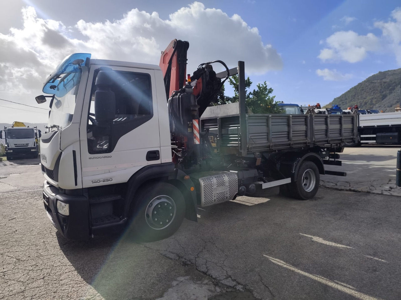 IVECO EUROCARGO 140-250 - Crane truck: picture 2 IVECO EUROCARGO 140-250 - Crane truck: picture 2