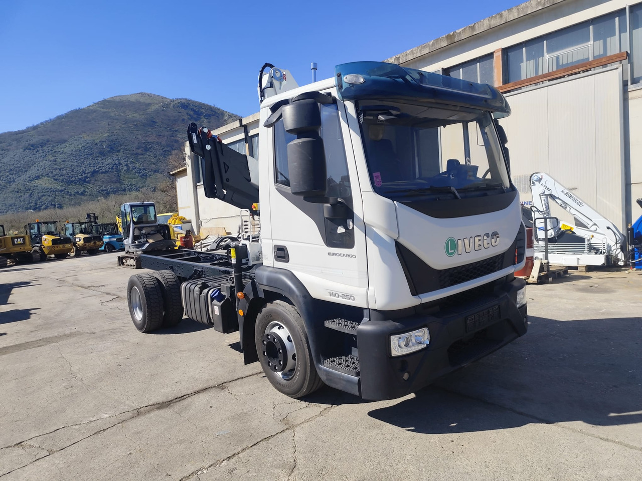 IVECO EUROCARGO 140-250 - Crane truck: picture 2 IVECO EUROCARGO 140-250 - Crane truck: picture 2