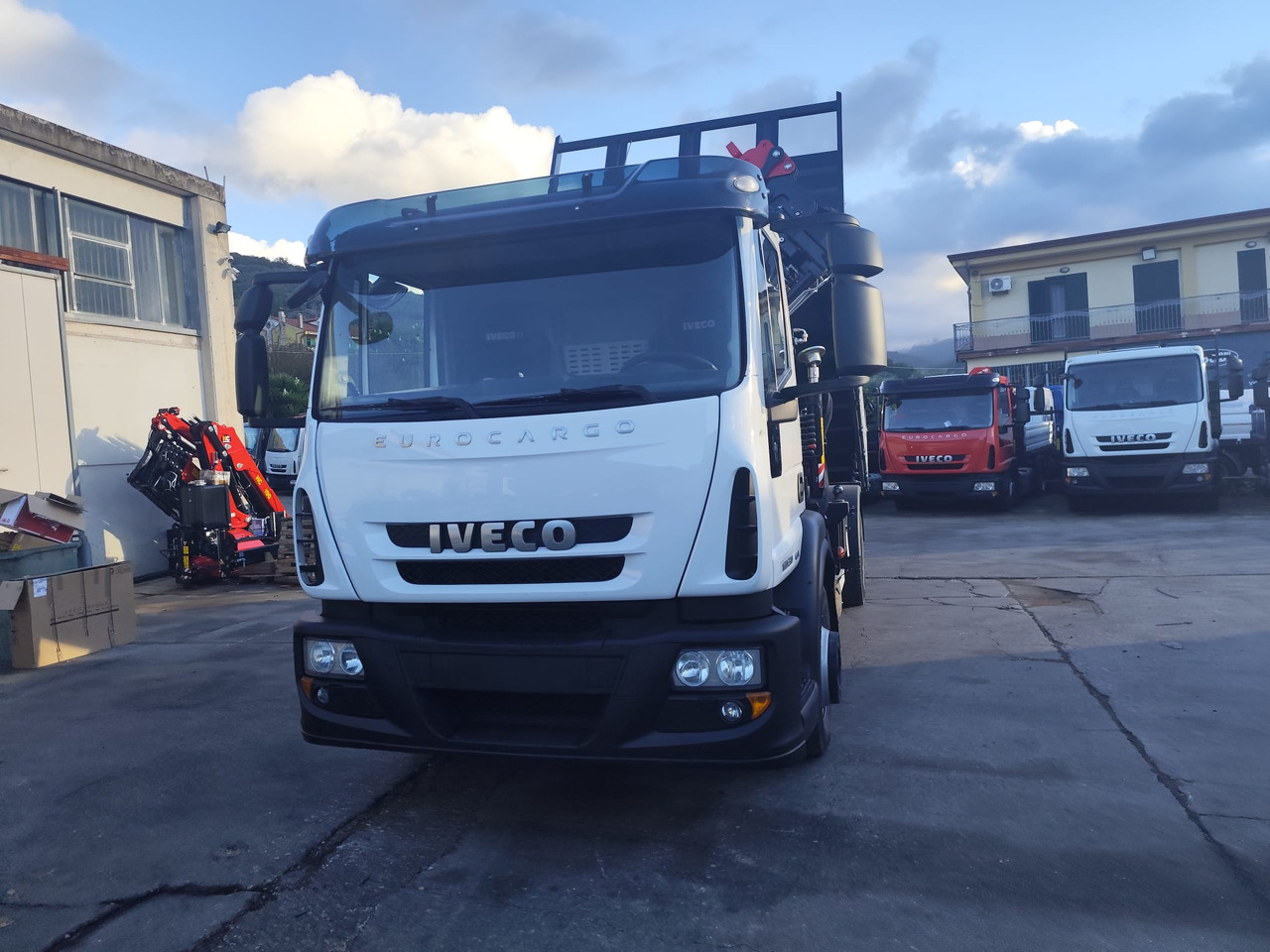 IVECO EUROCARGO 160E30 - Crane truck: picture 3 IVECO EUROCARGO 160E30 - Crane truck: picture 3