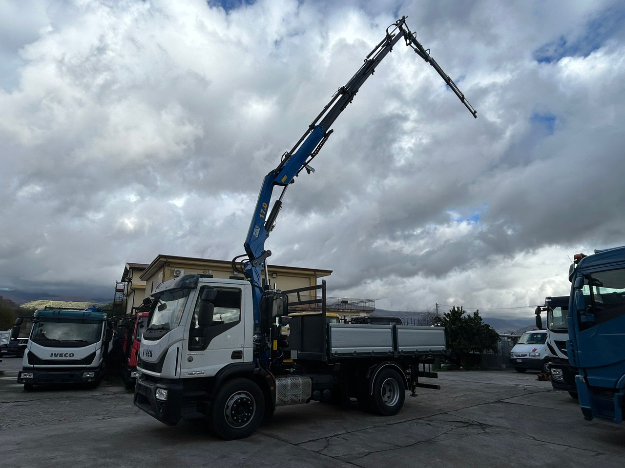 IVECO EUROCARGO 180-320 - Tipper, Crane truck: picture 4 IVECO EUROCARGO 180-320 - Tipper, Crane truck: picture 4