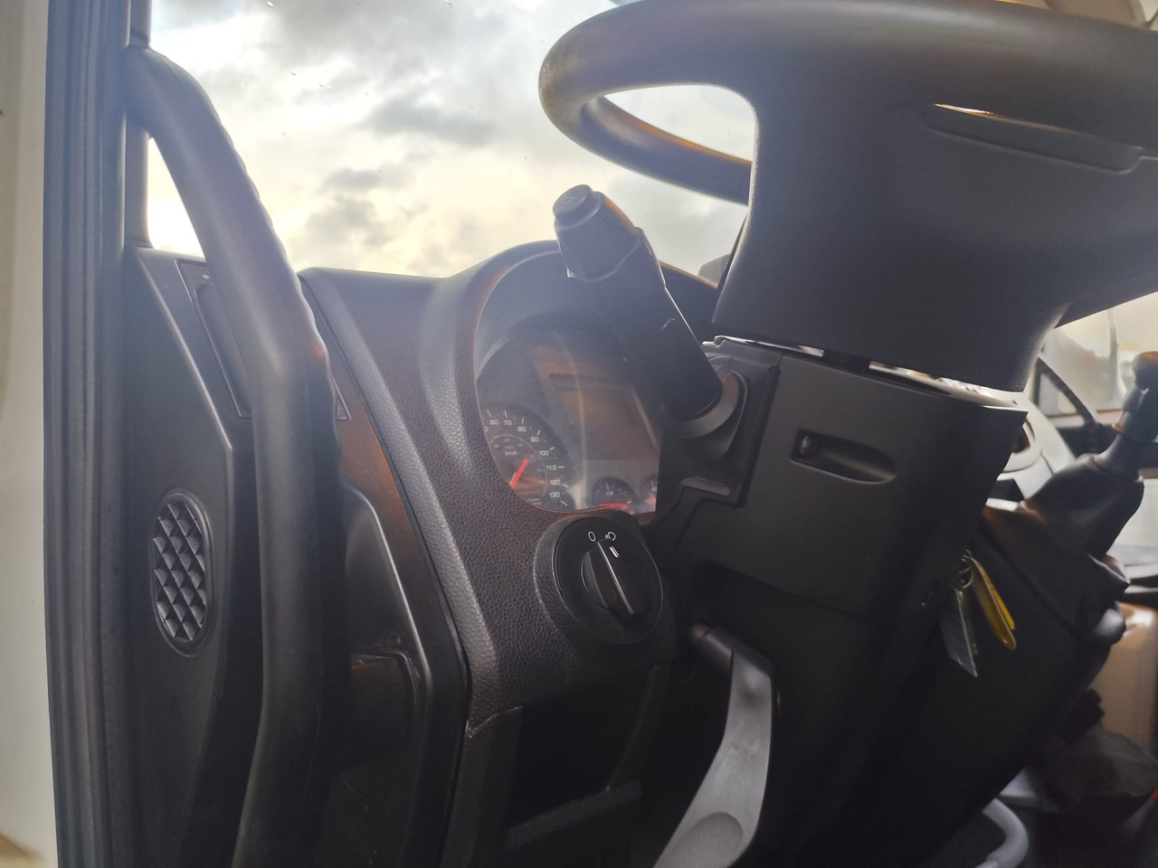 IVECO EUROCARGO 190-280L - Curtainsider truck, Tipper: picture 5 IVECO EUROCARGO 190-280L - Curtainsider truck, Tipper: picture 5