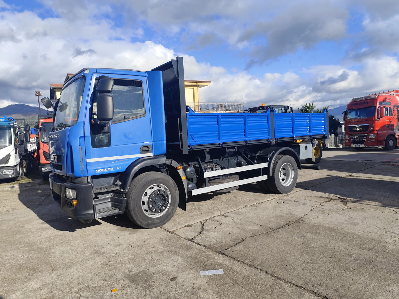 IVECO EUROCARGO 190EL28 - Cab chassis truck: picture 3 IVECO EUROCARGO 190EL28 - Cab chassis truck: picture 3