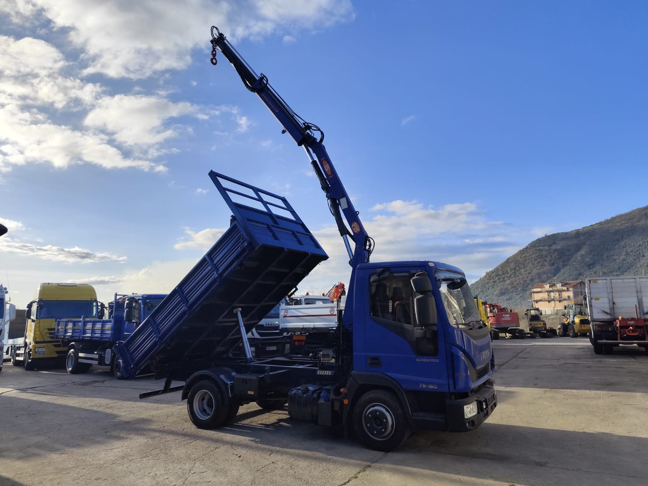 IVECO EUROCARGO 75-160 - Crane truck: picture 2 IVECO EUROCARGO 75-160 - Crane truck: picture 2