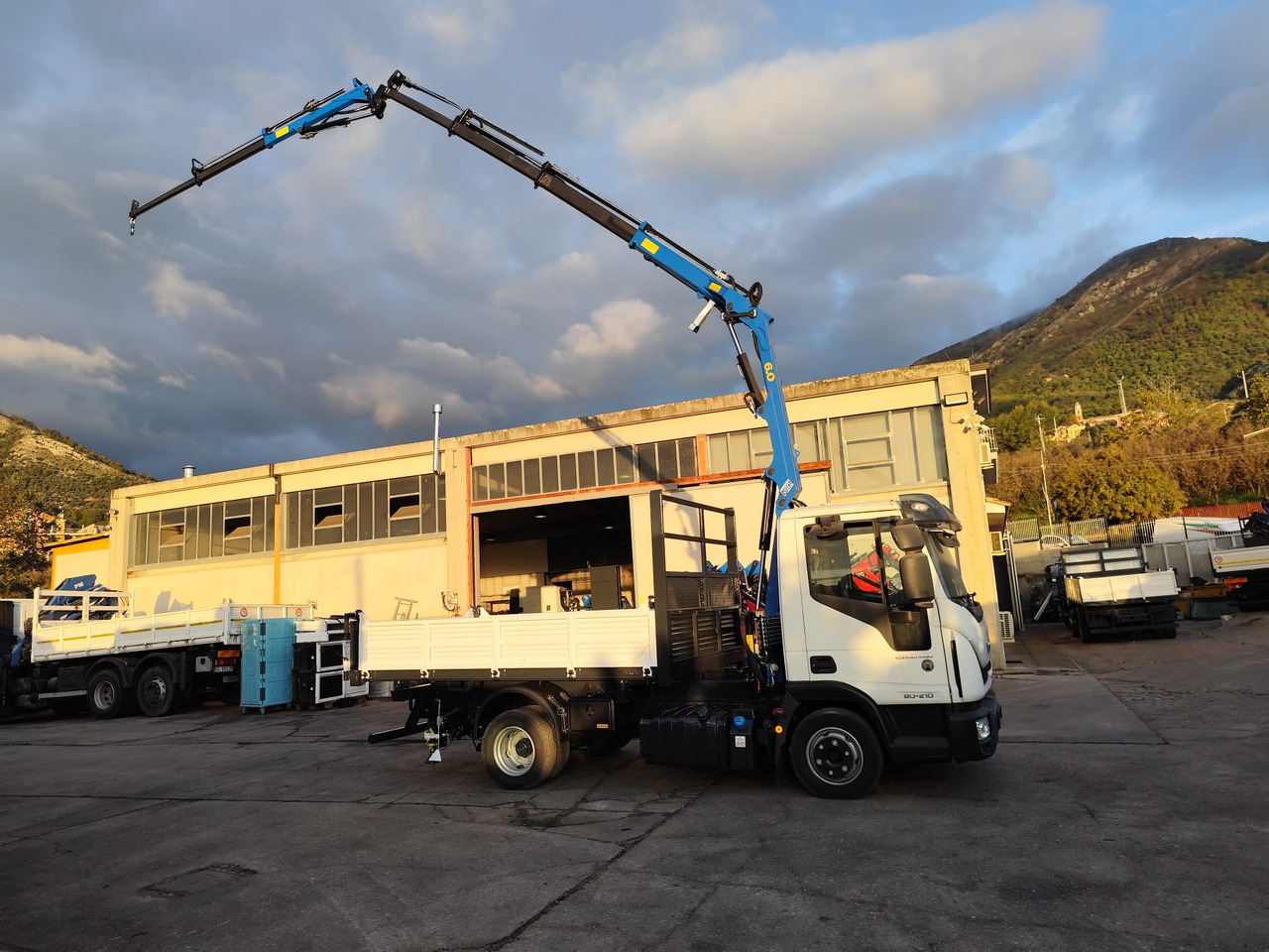 Crane truck, Tipper IVECO EUROCARGO 80-210: picture 31 Crane truck, Tipper IVECO EUROCARGO 80-210: picture 31