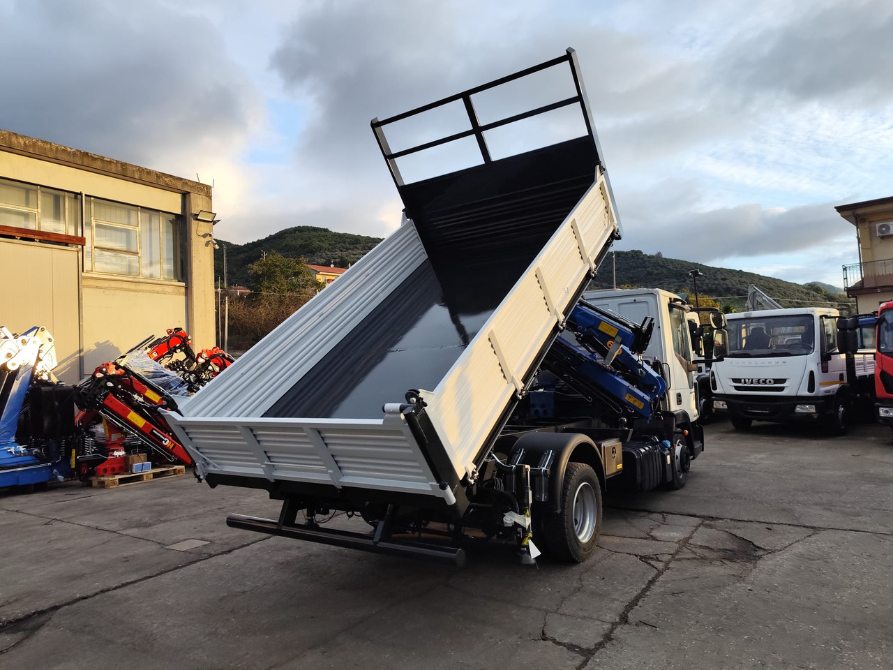 Crane truck, Tipper IVECO EUROCARGO 80-210: picture 6 Crane truck, Tipper IVECO EUROCARGO 80-210: picture 6