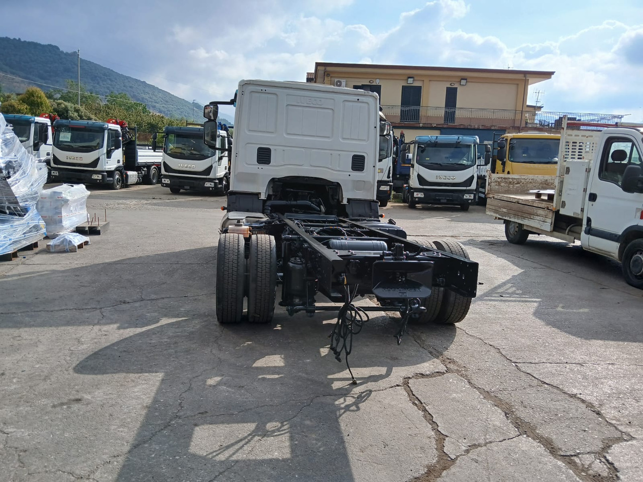 IVECO EUROCARGO 80-210 - Cab chassis truck: picture 5 IVECO EUROCARGO 80-210 - Cab chassis truck: picture 5