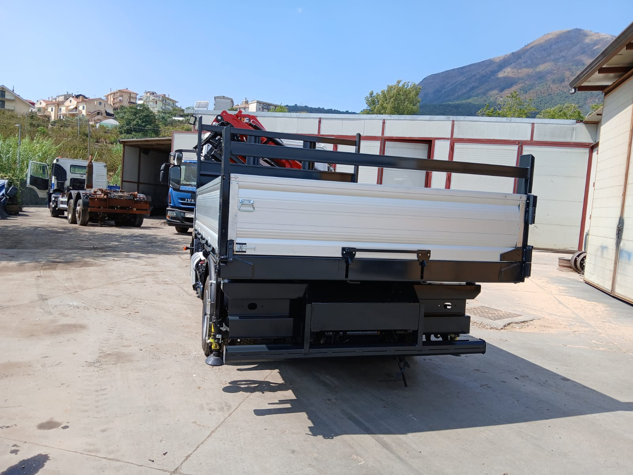 Crane truck IVECO EUROCARGO 80-210: picture 9
