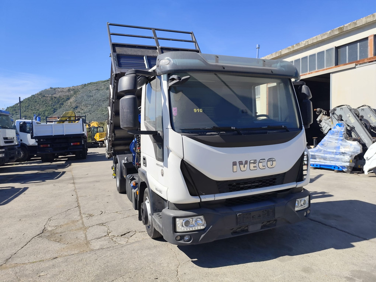 IVECO EUROCARGO 80-210 - Crane truck: picture 5 IVECO EUROCARGO 80-210 - Crane truck: picture 5