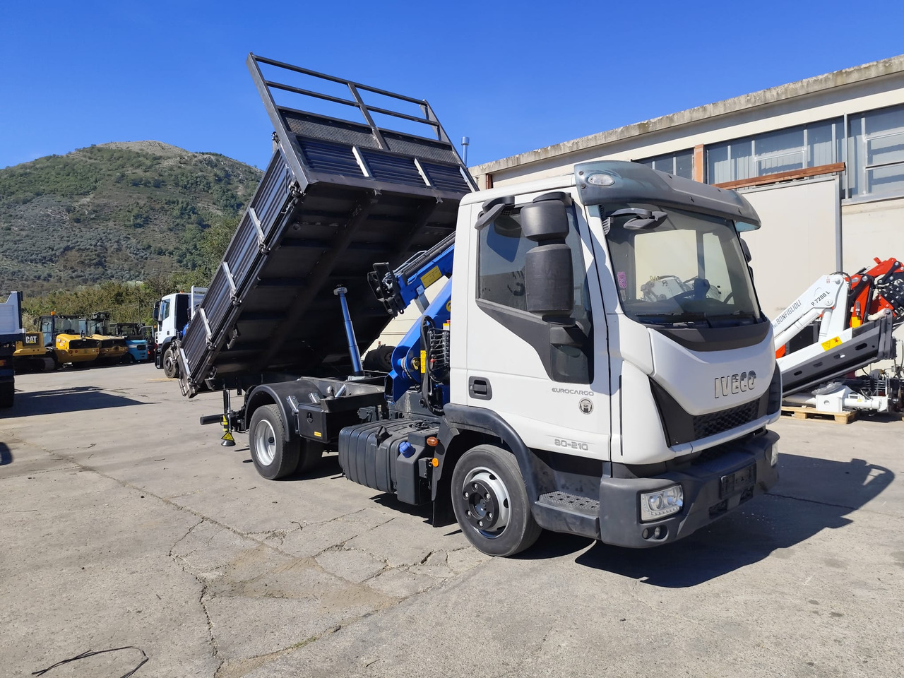 IVECO EUROCARGO 80-210 - Crane truck: picture 4 IVECO EUROCARGO 80-210 - Crane truck: picture 4