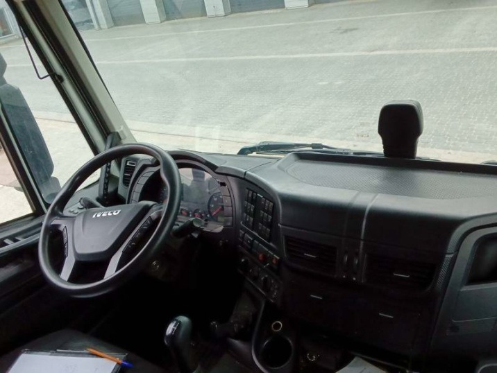 Cab chassis truck IVECO STRALIS AD 260S31 XP: picture 12