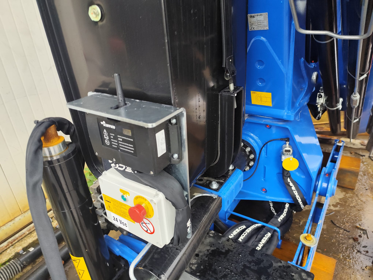 IVECO STRALIS AD 260S31 XP - Crane truck: picture 3 IVECO STRALIS AD 260S31 XP - Crane truck: picture 3