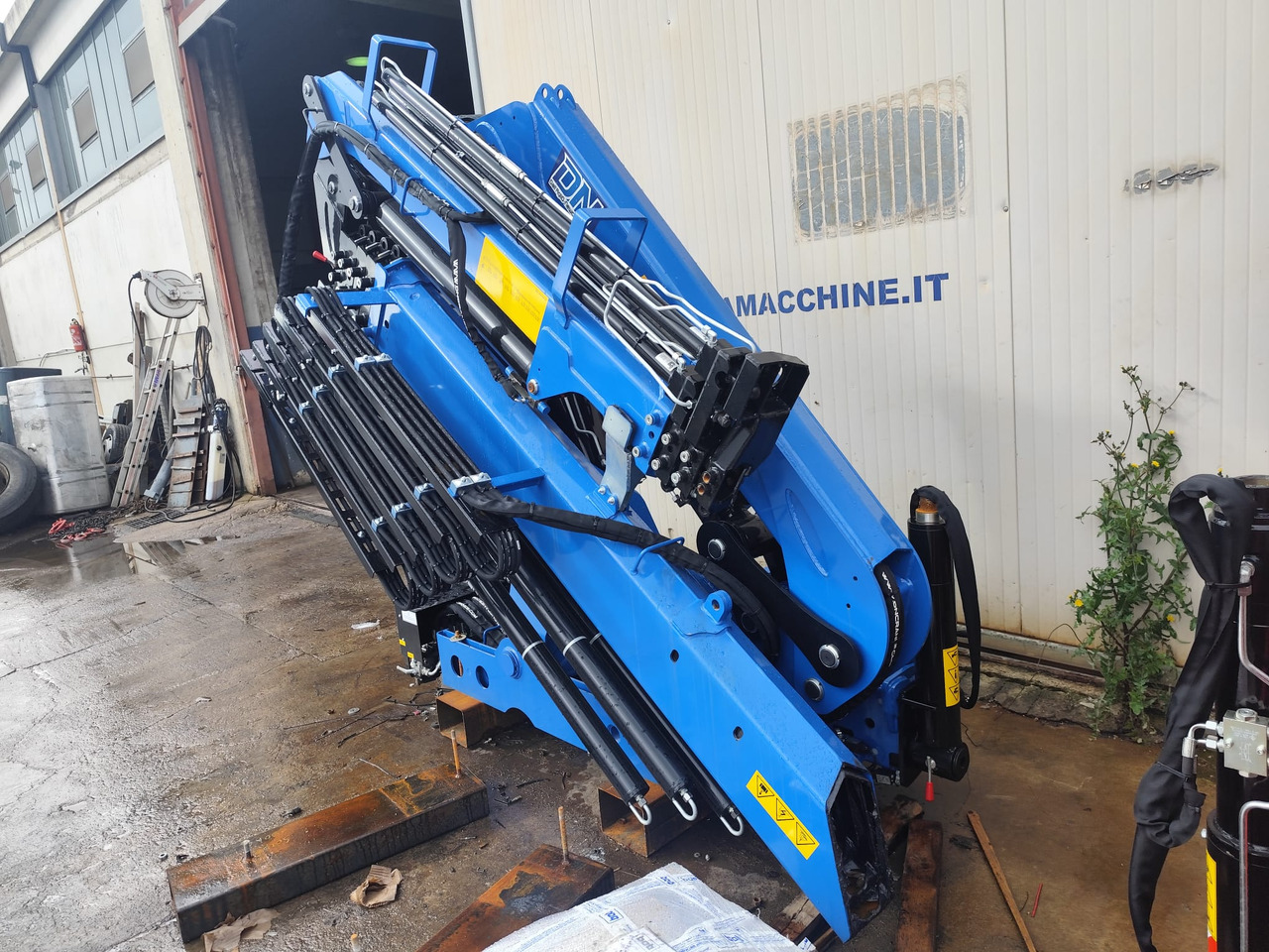 IVECO STRALIS AD 260S31 XP - Crane truck: picture 5 IVECO STRALIS AD 260S31 XP - Crane truck: picture 5