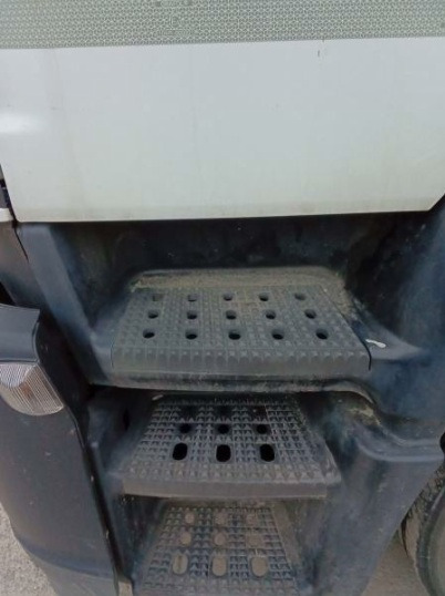 Cab chassis truck IVECO STRALIS AD 260S31 XP: picture 17