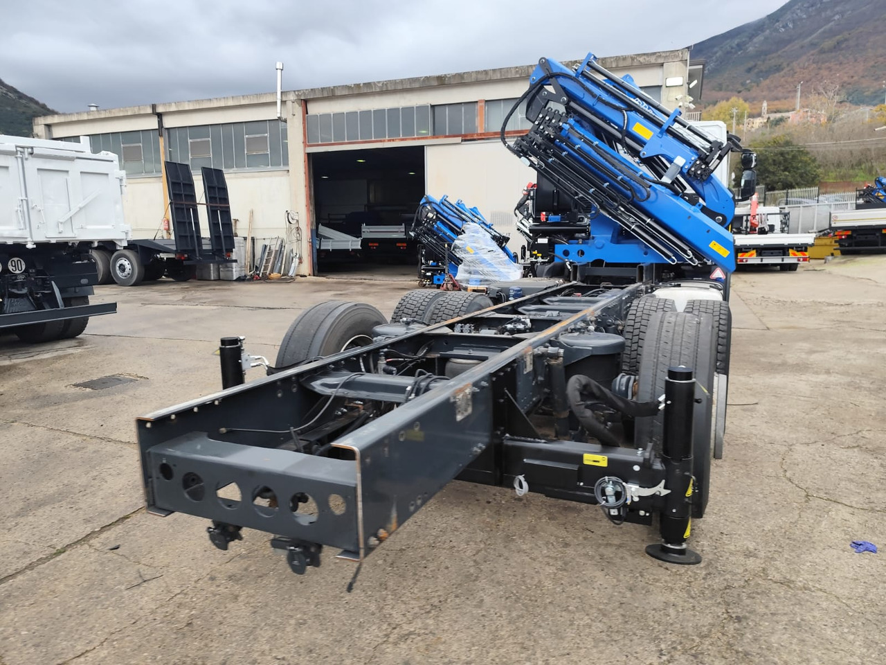 Tipper, Crane truck IVECO STRALIS AD 260S31 Y/P: picture 16