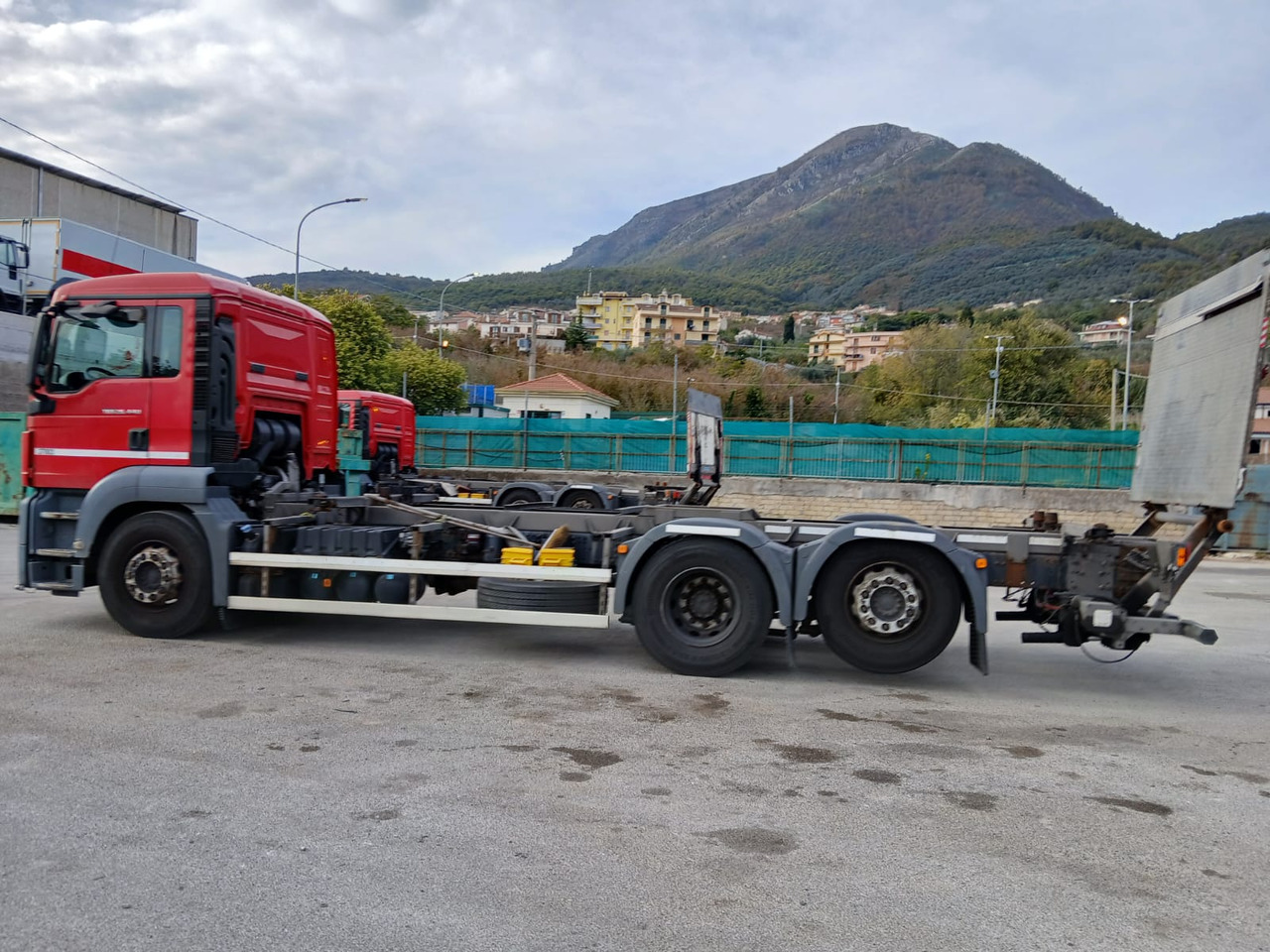 Cab chassis truck MAN TGX 26.440: picture 9