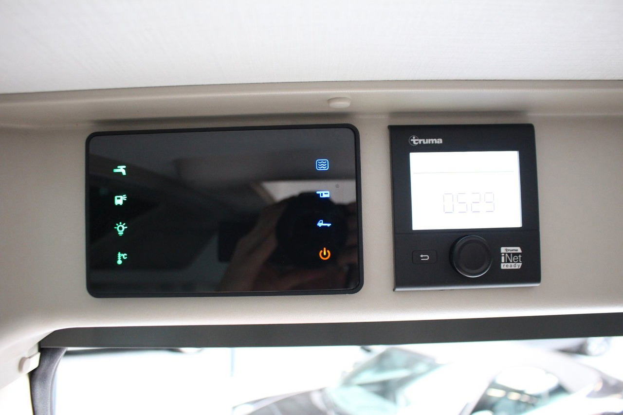 Camper van Chausson V 690/10 AT-9 Premium Road Hubbett Rampe Solar: picture 11