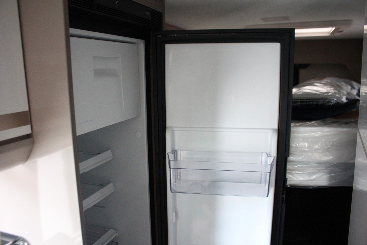 Camper van Chausson V 690/10 AT-9 Premium Road Hubbett Rampe Solar: picture 19