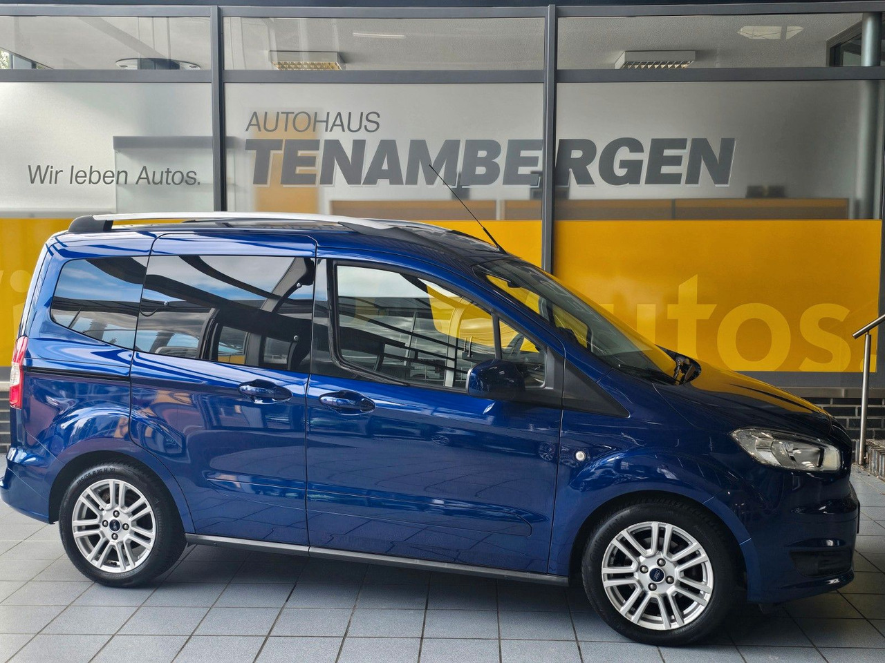 Ford Tourneo Courier Titanium behzb. Windschutzschei - Passenger van: picture 1 Ford Tourneo Courier Titanium behzb. Windschutzschei - Passenger van: picture 1
