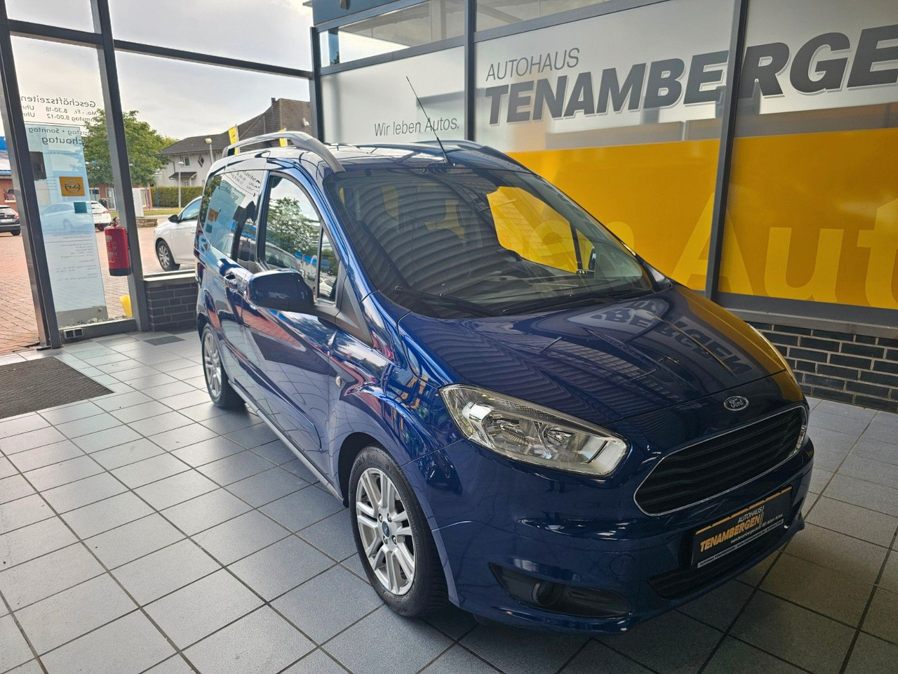 Ford Tourneo Courier Titanium behzb. Windschutzschei - Passenger van: picture 2 Ford Tourneo Courier Titanium behzb. Windschutzschei - Passenger van: picture 2
