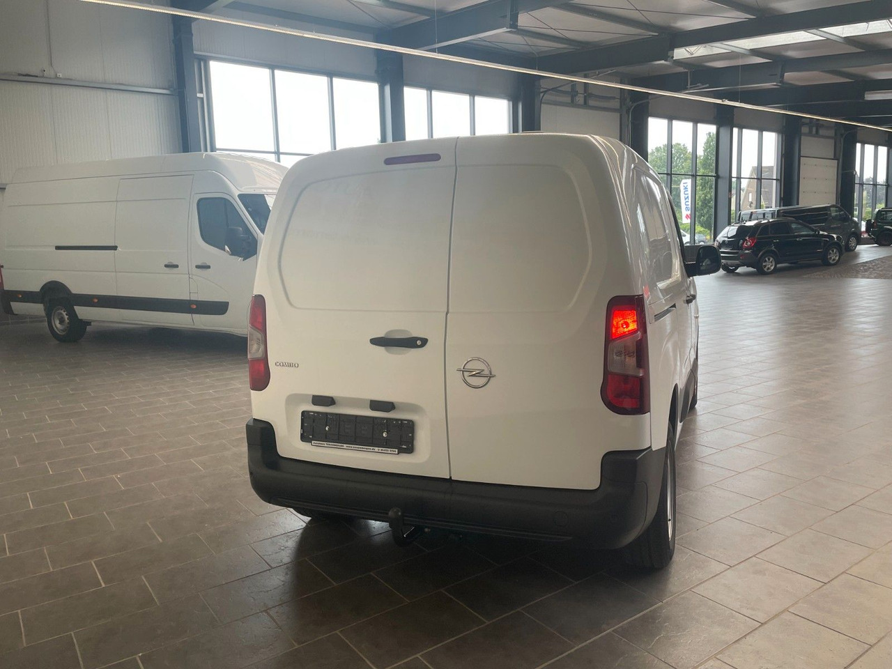 Opel Combo Cargo 3-Sitzer Klima Bluetooth PDC AHK - Small van: picture 5 Opel Combo Cargo 3-Sitzer Klima Bluetooth PDC AHK - Small van: picture 5