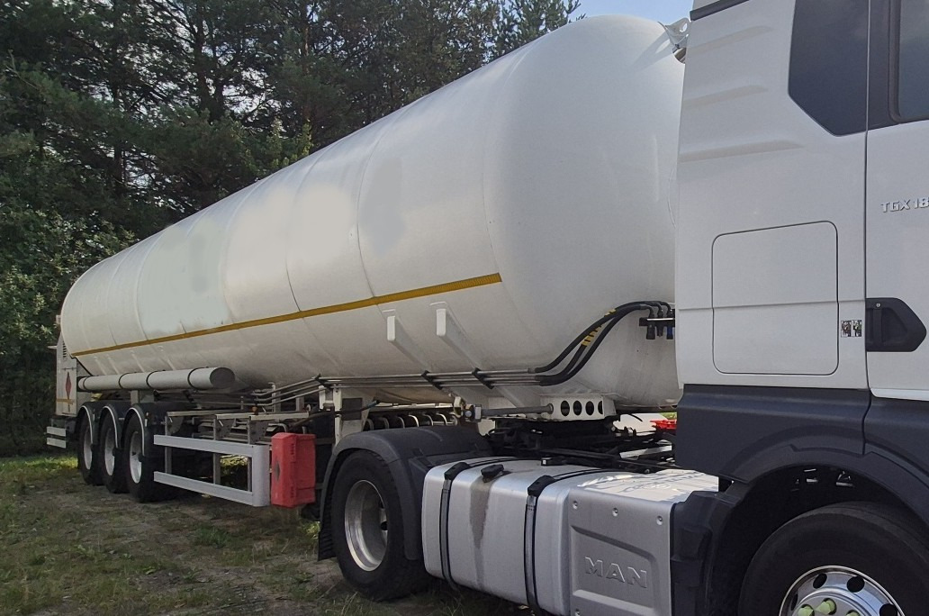 ISISAN LNG/ UN 1972  methane refrigerated liquefied, natural gas - Tank semi-trailer: picture 1 ISISAN LNG/ UN 1972  methane refrigerated liquefied, natural gas - Tank semi-trailer: picture 1