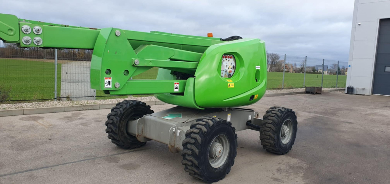 HAULOTTE HA16SPX 4WD - Articulated boom: picture 2 HAULOTTE HA16SPX 4WD - Articulated boom: picture 2