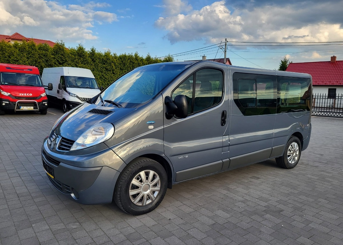 Renault Trafic 9 -osobowy Salon Polska I właściciel Bezwypadkowy Lakier - Minibus, Passenger van: picture 4 Renault Trafic 9 -osobowy Salon Polska I właściciel Bezwypadkowy Lakier - Minibus, Passenger van: picture 4