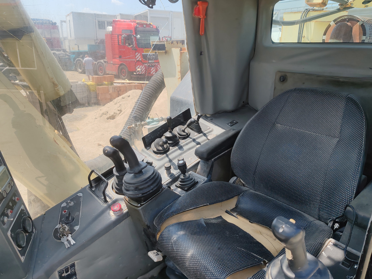 Drilling rig Atlas Copco ECM 585 MC II: picture 9