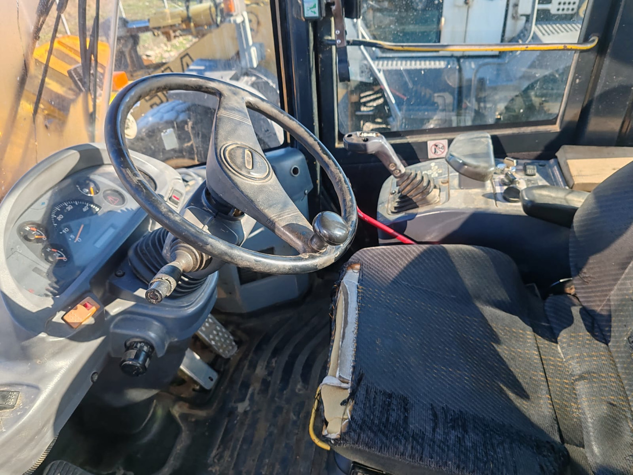 Komatsu WA320-5 - Wheel loader: picture 5 Komatsu WA320-5 - Wheel loader: picture 5