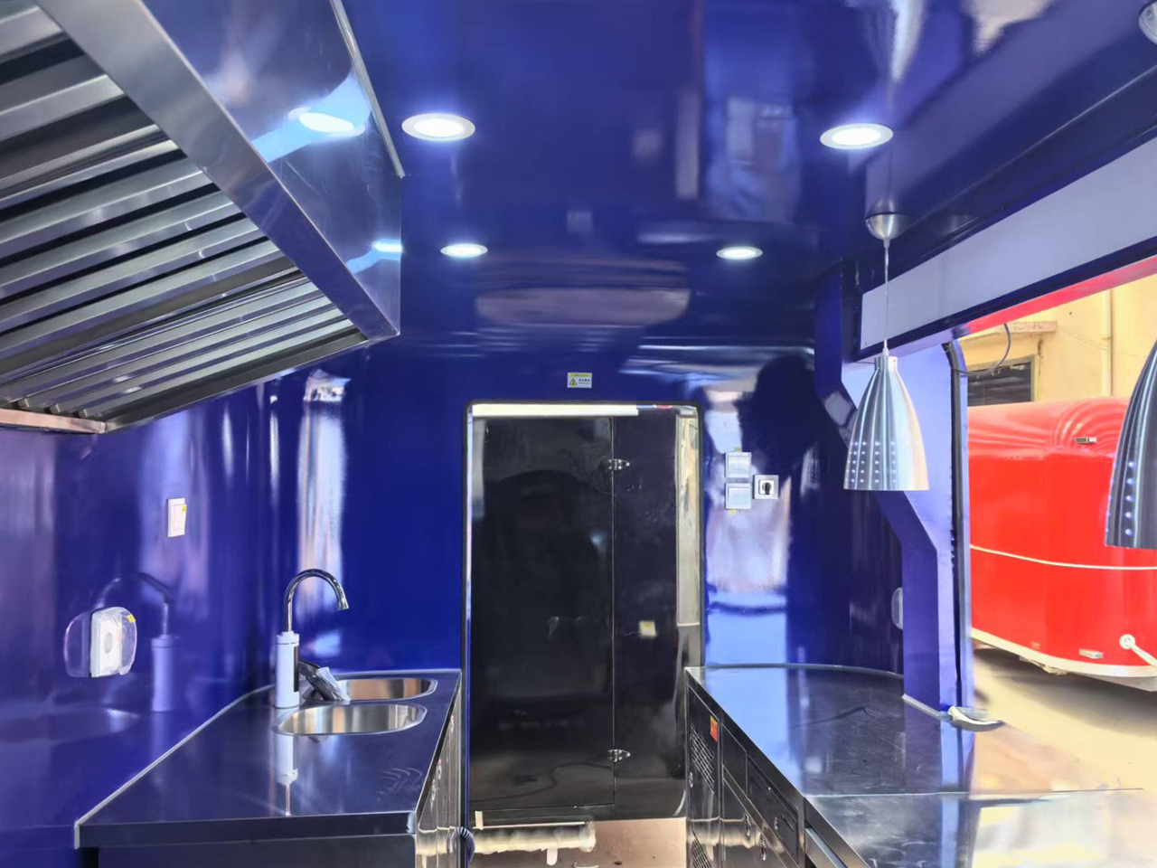 Deli Star Trailer Futura 4000 - EU standards - Vending trailer: picture 3 Deli Star Trailer Futura 4000 - EU standards - Vending trailer: picture 3