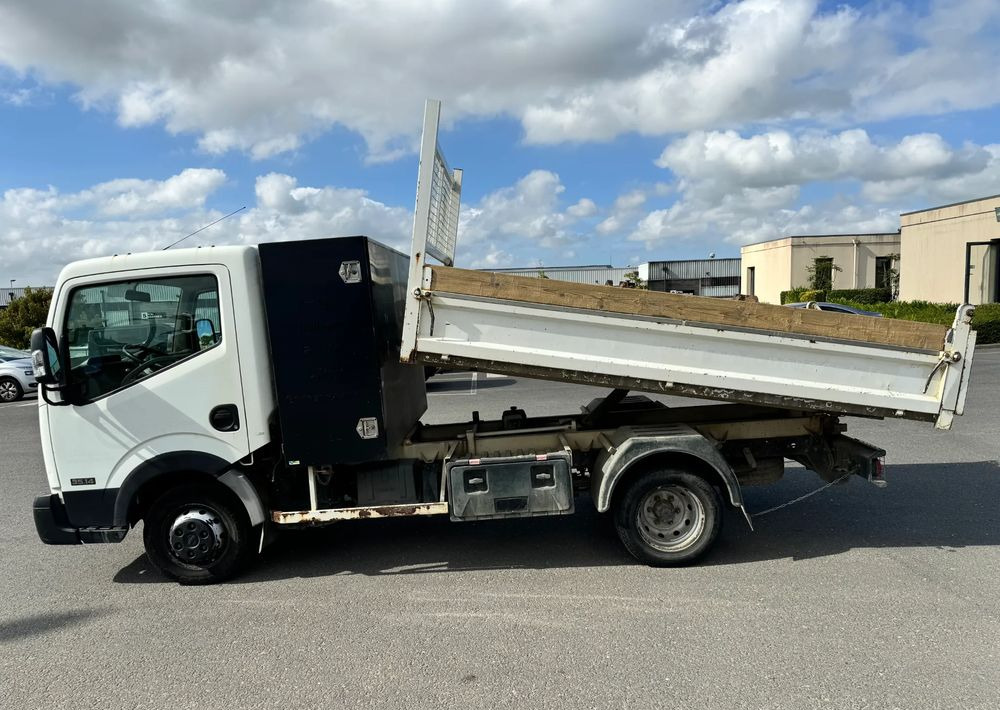 Nissan NT400 - Tipper: picture 2 Nissan NT400 - Tipper: picture 2