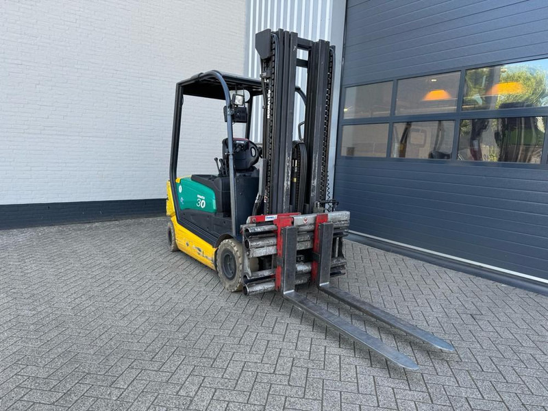 Komatsu FB30H-3R - Forklift: picture 2 Komatsu FB30H-3R - Forklift: picture 2