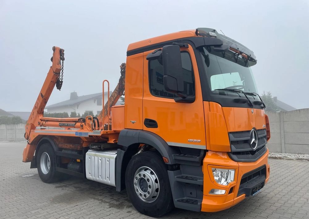 Mercedes-Benz ANTOS 1833 BRAMOWIEC, MILLER - Skip loader truck: picture 2 Mercedes-Benz ANTOS 1833 BRAMOWIEC, MILLER - Skip loader truck: picture 2