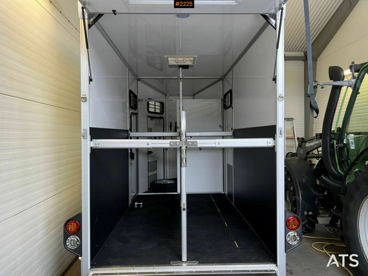 Horse transport UMESLÄP B60 - Only used 4 times - Horse trailer: picture 4 Horse transport UMESLÄP B60 - Only used 4 times - Horse trailer: picture 4