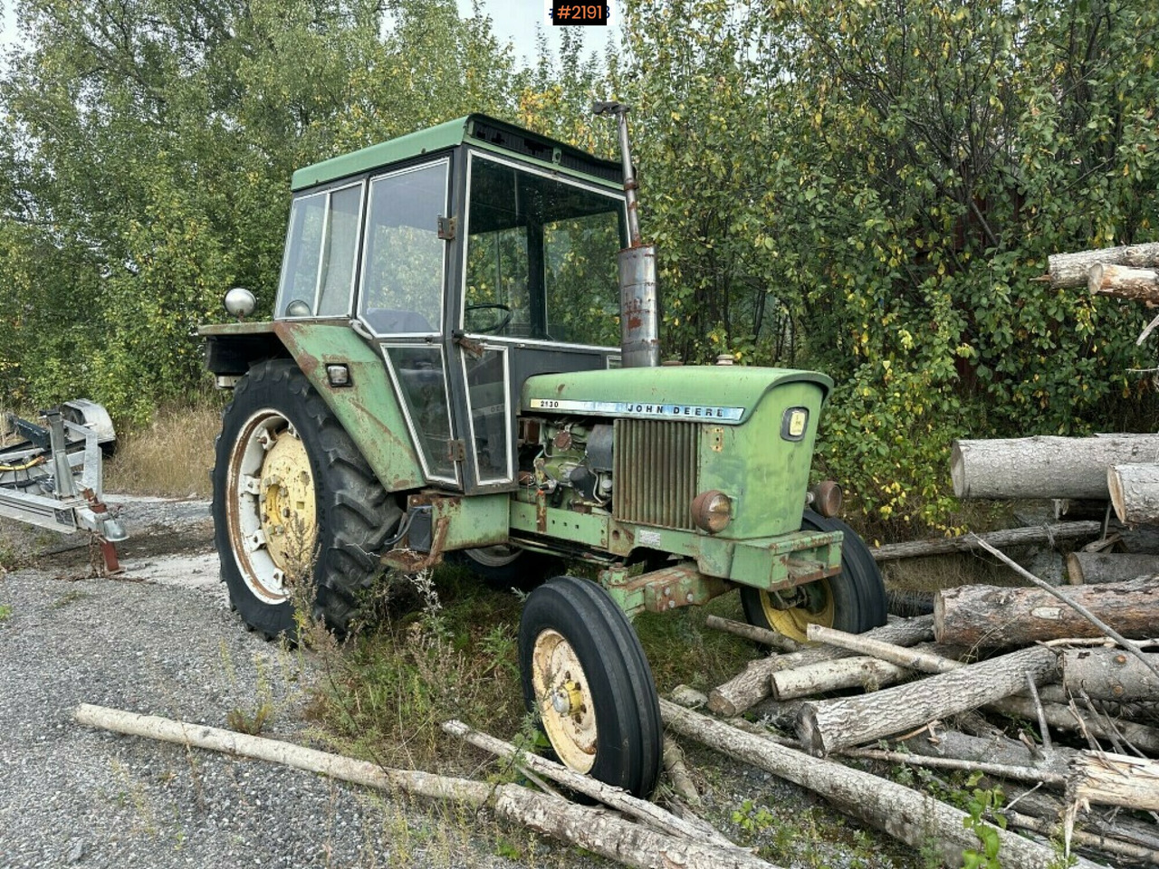 John Deere 2130 Tractor - Farm tractor: picture 1 John Deere 2130 Tractor - Farm tractor: picture 1