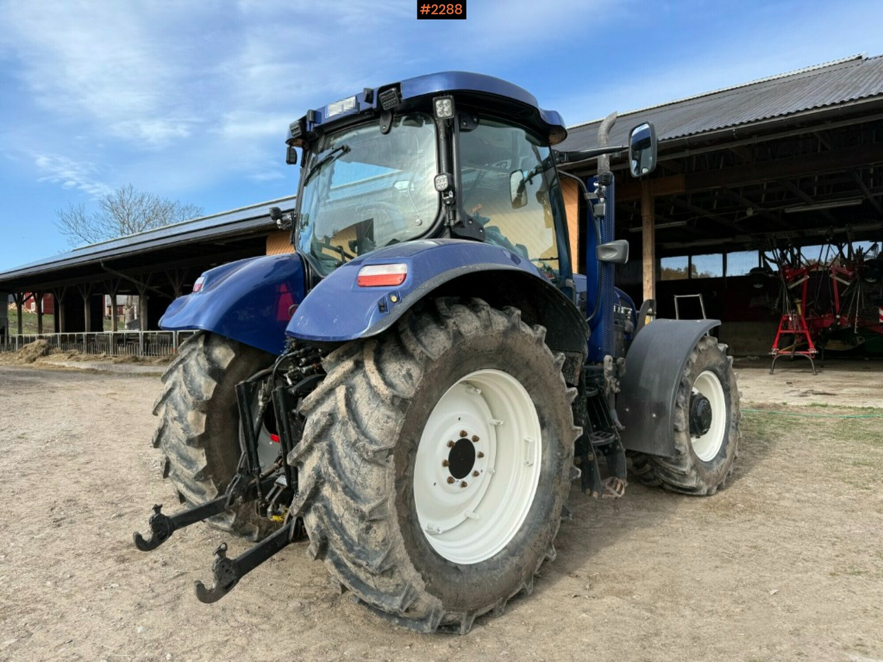 Tractor New Holland T6080 with dual mount - Farm tractor: picture 5 Tractor New Holland T6080 with dual mount - Farm tractor: picture 5