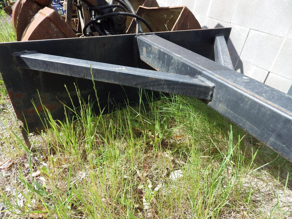 Silokamm Kornschieber Verlängerung an Volvo L30 / Cat 906 908 - Silage equipment: picture 3 Silokamm Kornschieber Verlängerung an Volvo L30 / Cat 906 908 - Silage equipment: picture 3