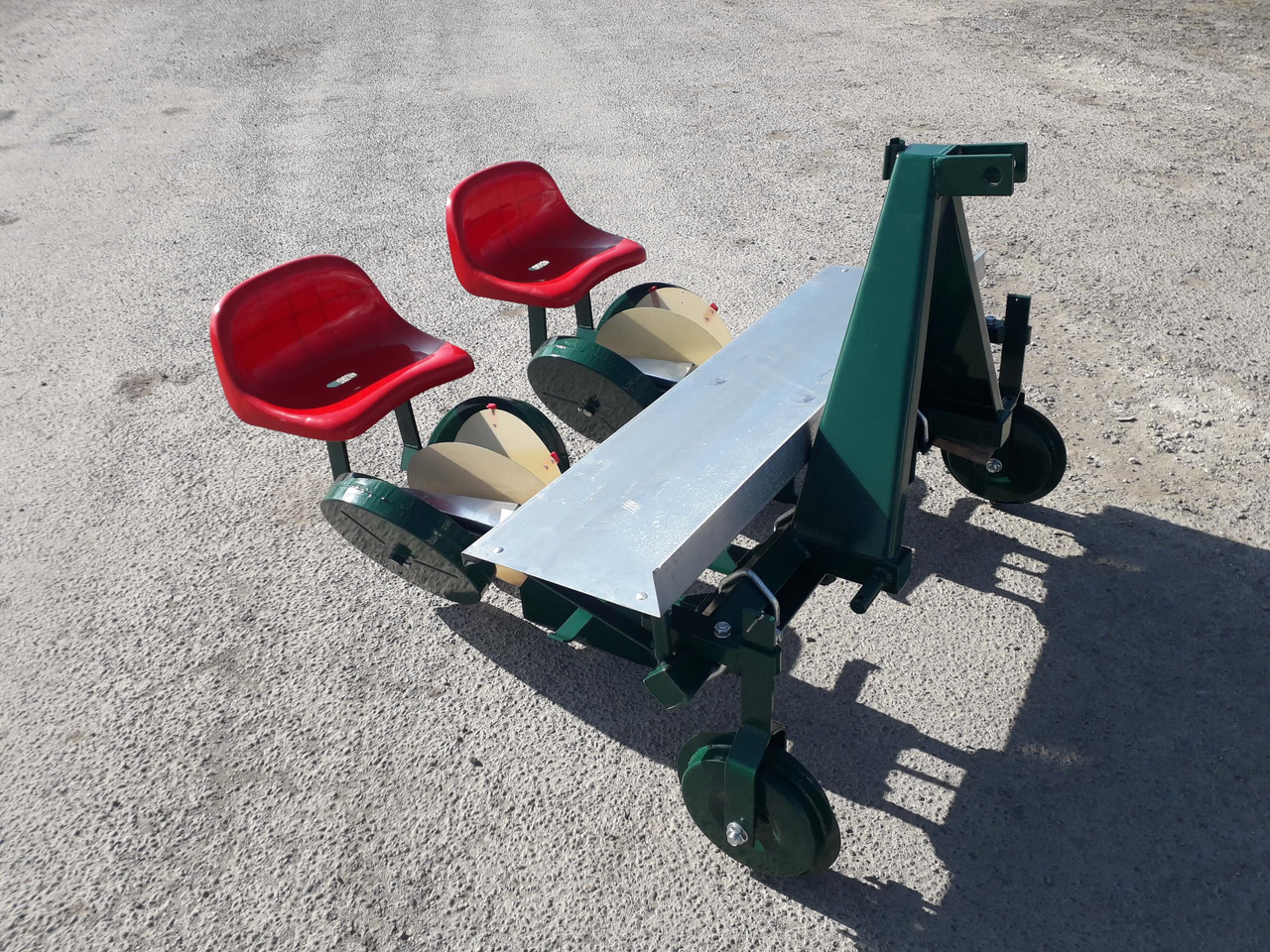 GARMACH Transplanteur à Mini-Mottes 2 rangs - Potato planter: picture 4 GARMACH Transplanteur à Mini-Mottes 2 rangs - Potato planter: picture 4