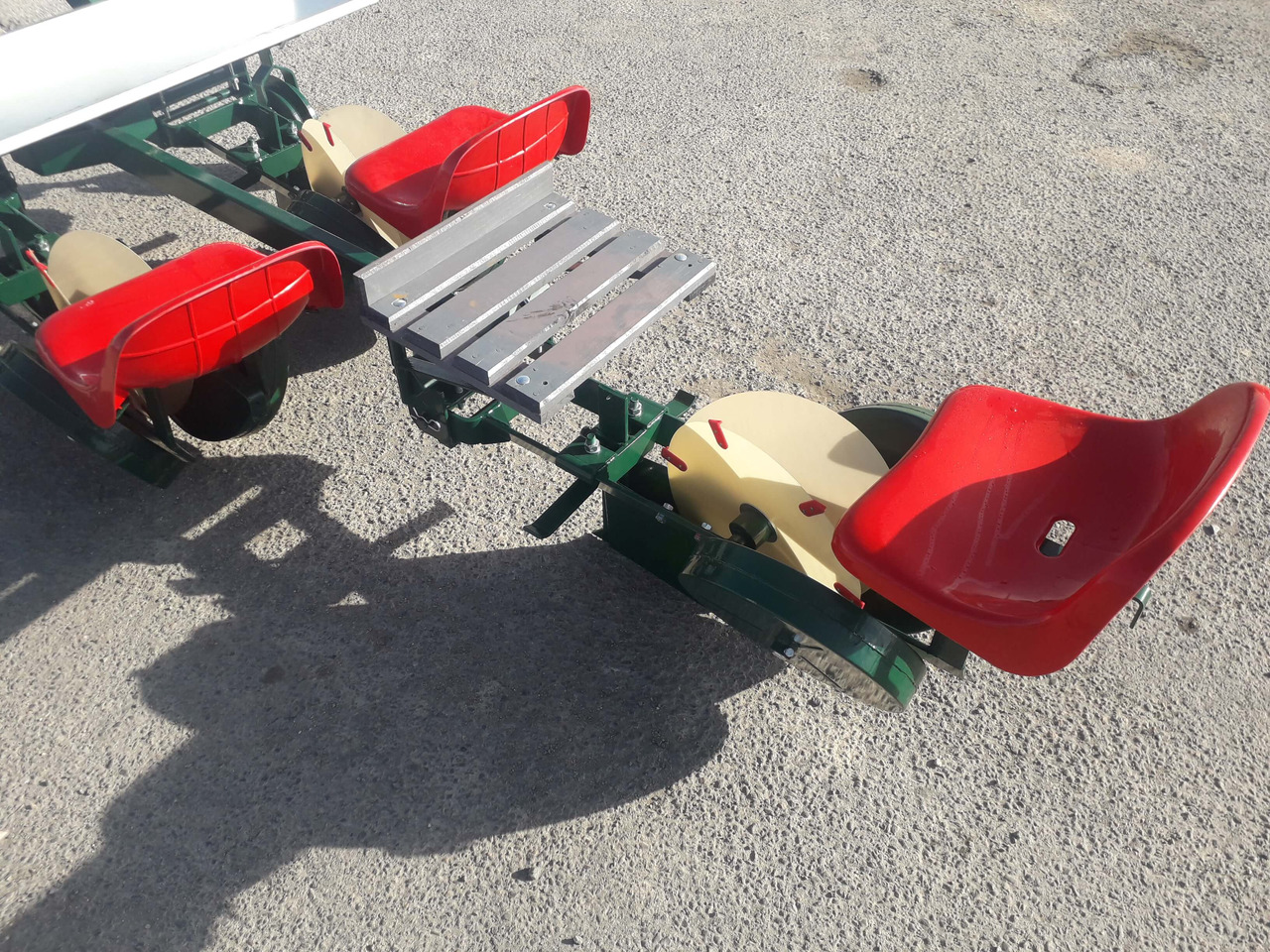 GARMACH Transplanteur à Mini-Mottes 3 rangs - Potato planter: picture 3 GARMACH Transplanteur à Mini-Mottes 3 rangs - Potato planter: picture 3