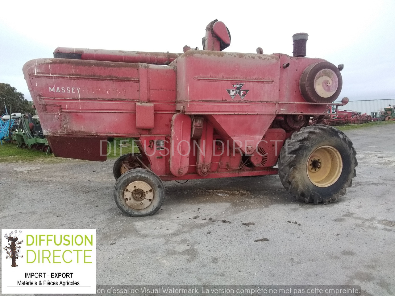 MASSEY FERGUSON MOISSONNEUSE BATTEUSE 500 - Harvester: picture 1 MASSEY FERGUSON MOISSONNEUSE BATTEUSE 500 - Harvester: picture 1