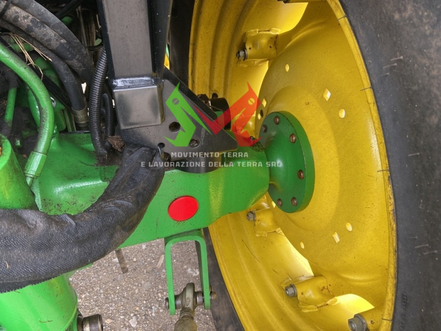 John Deere 5100R - Farm tractor: picture 3 John Deere 5100R - Farm tractor: picture 3