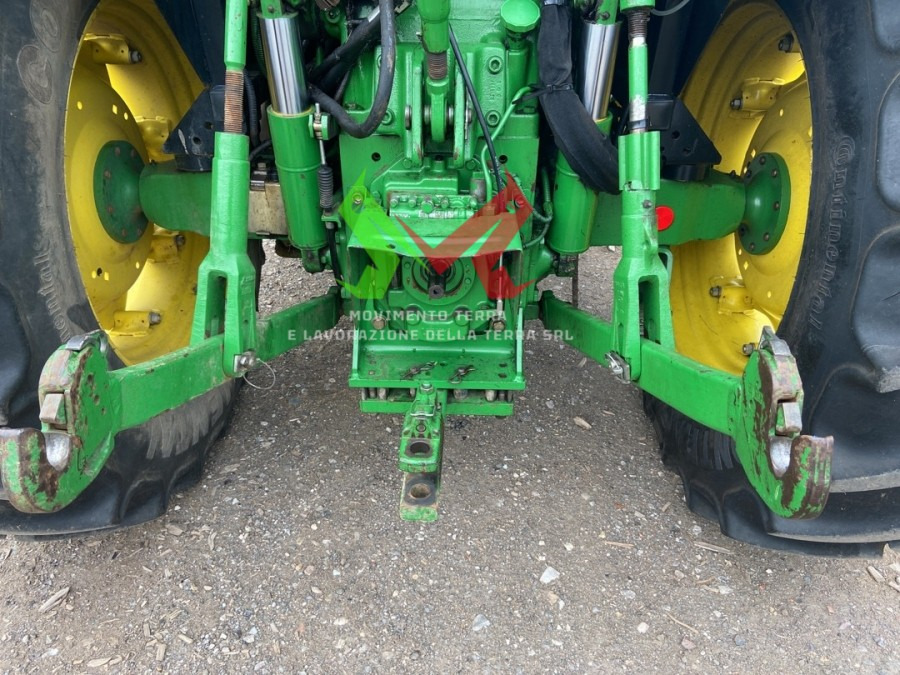 John Deere 5100R - Farm tractor: picture 2 John Deere 5100R - Farm tractor: picture 2