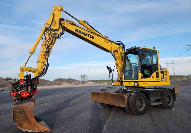 KOMATSU Komatsu PW148-8 Rototilt R6 - Wheel excavator: picture 1 KOMATSU Komatsu PW148-8 Rototilt R6 - Wheel excavator: picture 1
