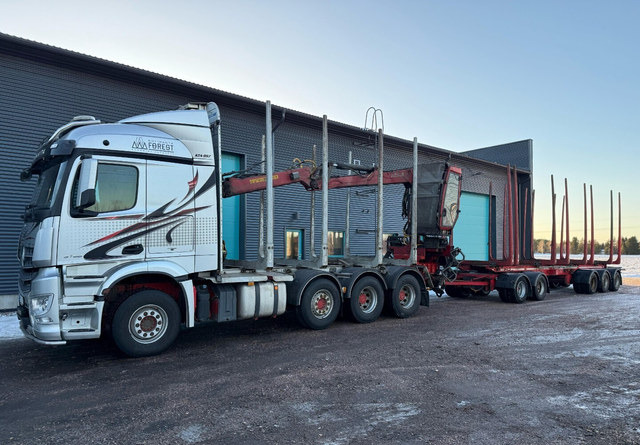 Mercedes-BenzArocs 8x4 - Logging truck, Crane truck: picture 2 Mercedes-BenzArocs 8x4 - Logging truck, Crane truck: picture 2