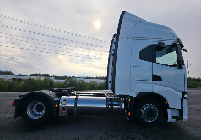 IvecoS-Way 460 4x2 LNG / LBG - Tractor unit: picture 5 IvecoS-Way 460 4x2 LNG / LBG - Tractor unit: picture 5