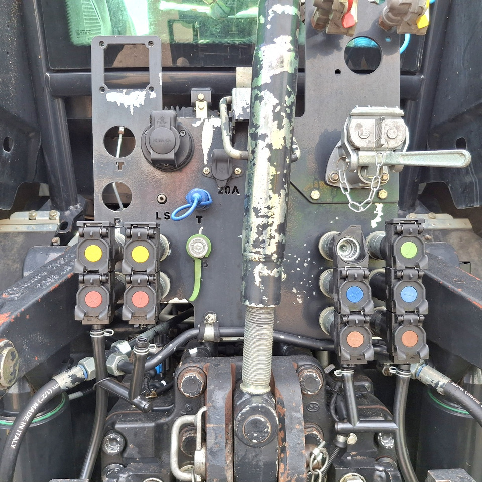 DEUTZ FAHR 7250 TTV - Farm tractor: picture 4 DEUTZ FAHR 7250 TTV - Farm tractor: picture 4