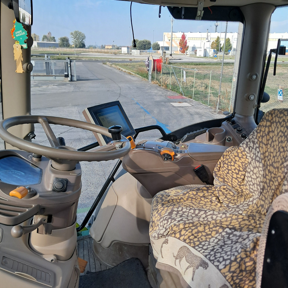 Farm tractor JOHN DEERE 6155: picture 9 Farm tractor JOHN DEERE 6155: picture 9